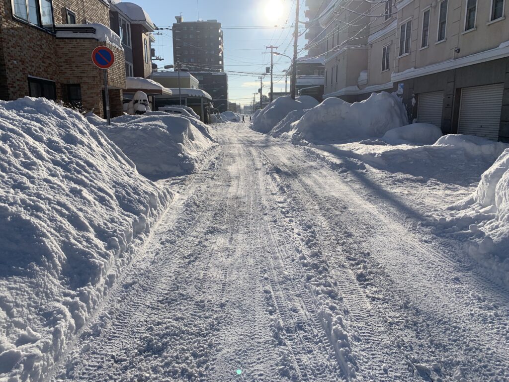 除雪後の道
